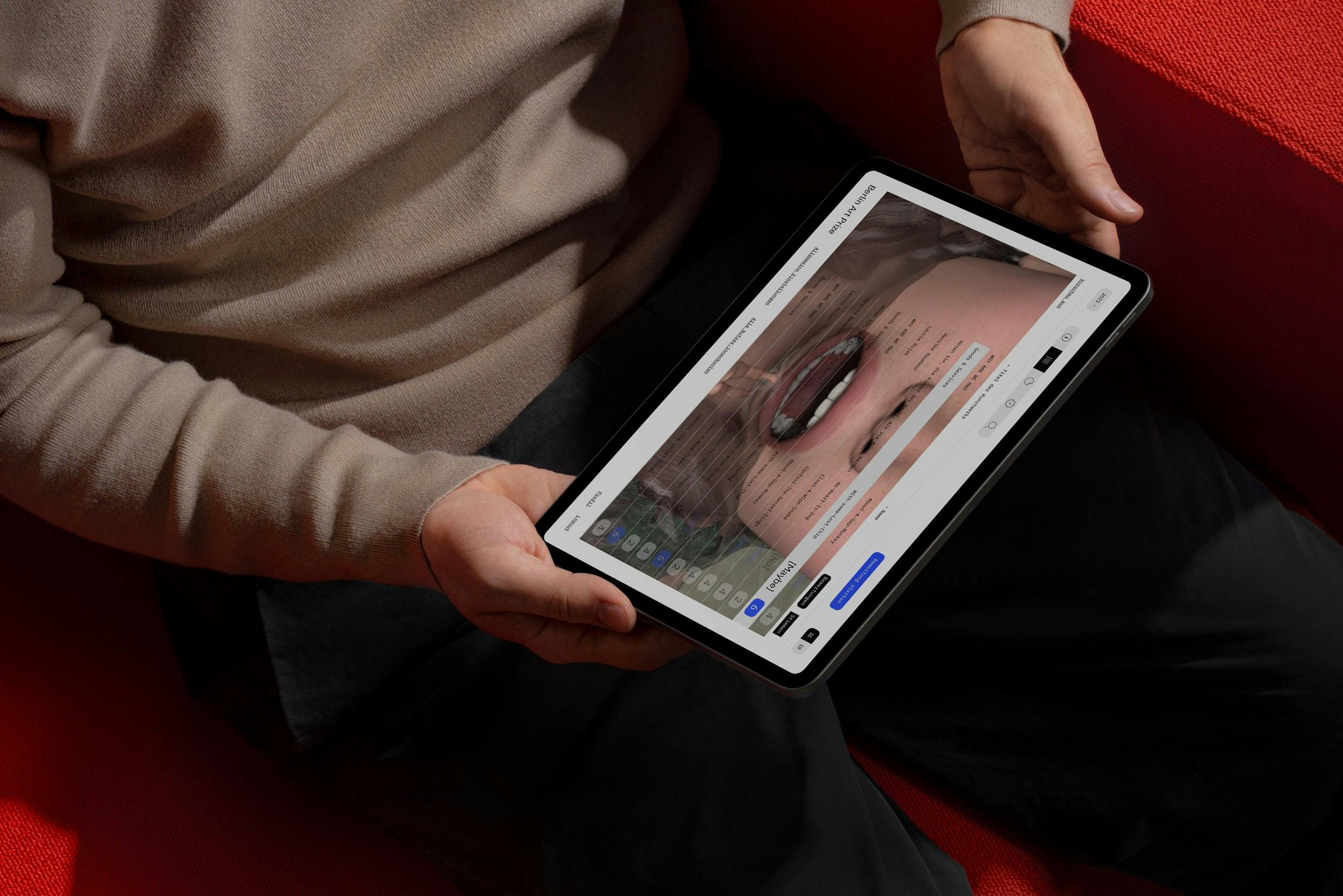 <p><span>Effortlessly manage complex, multimedia portfolios, encourage collaborative discussions among jury members with an elegant, integrated chat feature, and ensure impartial and transparent art evaluations.</span></p>